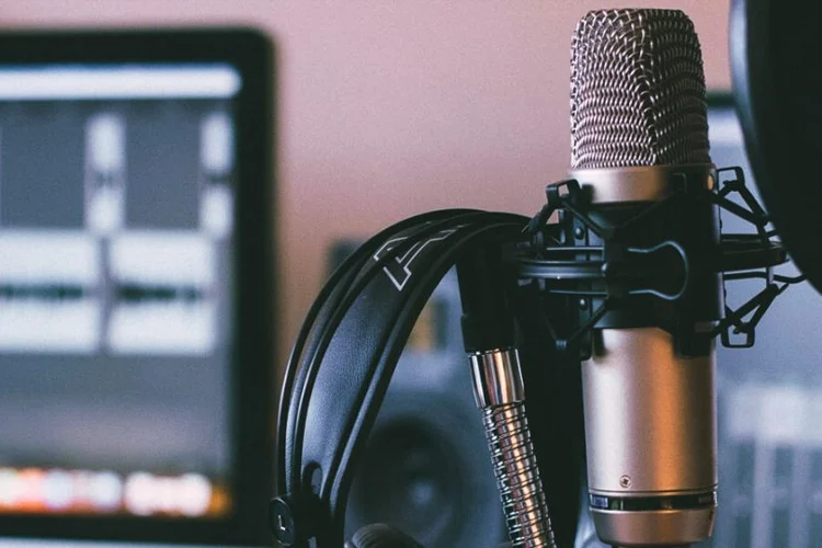 بهترین برنامه تنظیم صدا برای خوانندگی